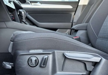 Volkswagen Passat B8 Variant Facelifting 1.5 TSI EVO 150KM 2022 Volkswagen Passat Reflektory LED FrontLane Assist ACC Salon PL FVAT23, zdjęcie 23