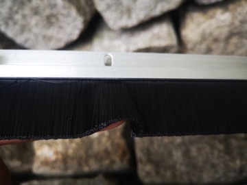 ЩЕТОЧНАЯ УПЛОТНИТЕЛЬНАЯ ПОЛОСКА ДВЕРИ 1М 24ММ