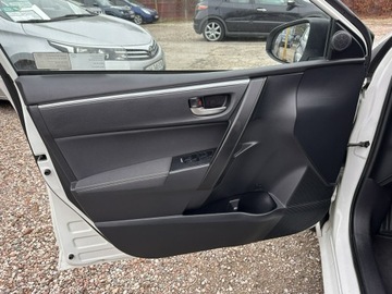 Toyota Corolla XI Sedan Facelifting 1,6 Valvematic 132KM 2017 Toyota Corolla 1.6 benzyna/Biała perła/Kamera, zdjęcie 9