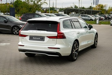 Volvo V60 II  Kombi Facelifting 2.0 B4 B 197KM 2025 Volvo V60 Ultra Dark B4 Mild hybrid Benzyna 197+14, zdjęcie 7