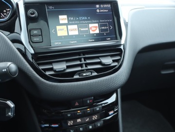 Peugeot 2008 I SUV Facelifting 1.2 PureTech 110KM 2019 Peugeot 2008 1.2 PureTech, Salon Polska, zdjęcie 12