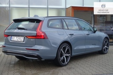 Volvo V60 II  2022 Volvo V60 B4 (197 + 14 KM), Diesel, Plus Dark, zdjęcie 5