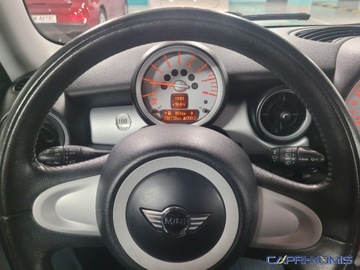 Mini One II Hatchback 1.4 95KM 2009 MINI ONE 1.4i Klimatronik 2xszyberdach Bezwypadkowy 1.4 Benzyna 95KM, zdjęcie 12