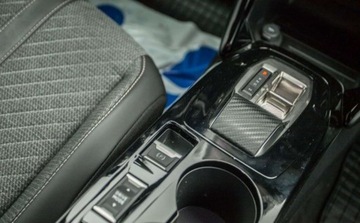 Peugeot 2008 II SUV Facelifting 1.2 PureTech 130KM 2024 Peugeot 2008 PureTech 130 Allure SS EAT8 SalonPL Niski Przebieg Od Reki Za, zdjęcie 27