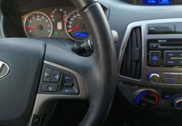 Hyundai i20 I Hatchback 5d Facelifting 1.4 CVVT 100KM 2014 Hyundai i20 2014 1.4 Benzyna 100KM Automatyczna skrzynia biegów, zdjęcie 34