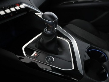 Peugeot 3008 II Crossover 1.2 PureTech 130KM 2018 Peugeot 3008 virtual cocpit navi półskóra, zdjęcie 30