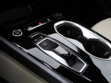 Audi A6 C8 Allroad 2.0 40 TDI 204KM 2025 AUDI A6 TDI quattro S line Avant Combi (204 KM) 2025, zdjęcie 13