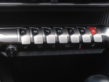 Peugeot 3008 II Crossover 1.2 PureTech 130KM 2019 Peugeot 3008 1.2 PureTech, Navi, Klima, zdjęcie 12