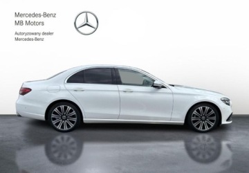 Mercedes Klasa E W213 Limuzyna 2.0 220d 194KM 2020 Mercedes-Benz Klasa E E220 4matic Od dealera Kamera cofania LED Martwe Pole, zdjęcie 5