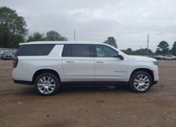 Chevrolet Suburban GMT900 2023 Chevrolet Suburban 2023, 6.2L, 4x4, HIGH COUNTRY, po gradobiciu 6.2 Benzyna, zdjęcie 2