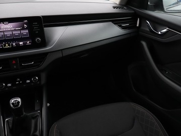 Skoda Kamiq Crossover 1.0 TSI 95KM 2023 Skoda Kamiq 1.0 TSI, Salon Polska, Serwis ASO, zdjęcie 7