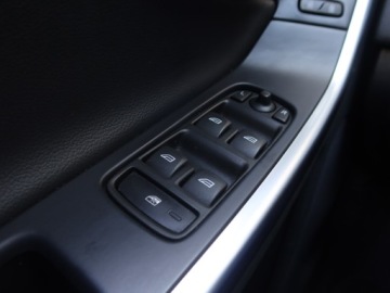 Volvo XC60 I SUV Facelifting 2.0 D3 DRIVE-E 150KM 2017 Volvo XC60 D3, Salon Polska, Automat, Klima, zdjęcie 15