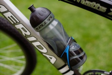 Корзина на соотношении KLS Черная бутылка с водой