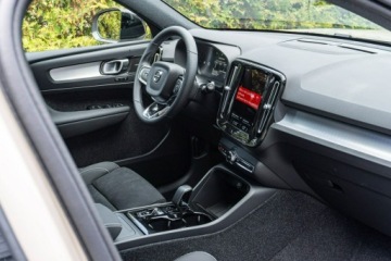 Volvo XC40 Crossover Facelifting 2.0 B3 163KM 2026 Volvo XC 40 Plus Dark B3 Mild Hybrid Benzyna, zdjęcie 11