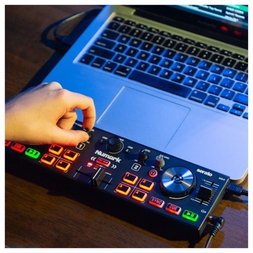 Контроллер DJ-сета Numark DJ2GO2 DJ-наушники