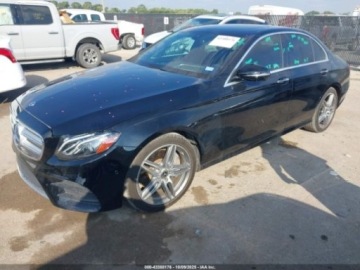 Mercedes Klasa E W213 2019 Mercedes-Benz Klasa E 300, 2019r., 2.0L 2.0 Benzyna 241KM, zdjęcie 1