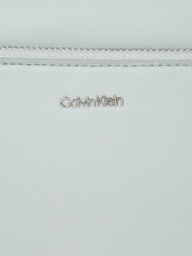 CALVIN KLEIN TOREBKA DAMSKA CK MUST CAMERA BAG SZARA