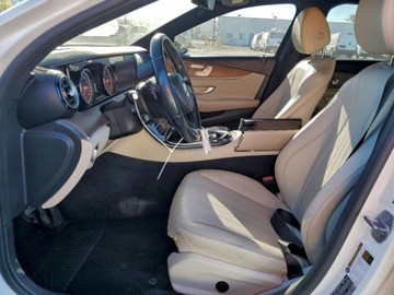 Mercedes Klasa E W213 2017 Mercedes-Benz Klasa E 300 2017 2.0l 2.0 Benzyna 241KM, zdjęcie 7