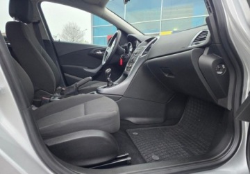 Opel Astra J Hatchback 5d Facelifting 1.6 Twinport ECOTEC 115KM 2015 Opel Astra 1.6 Benzyna 115 KM Enjoy, bezwypadkowy, VATmarza 1.6 Benzyna, zdjęcie 15