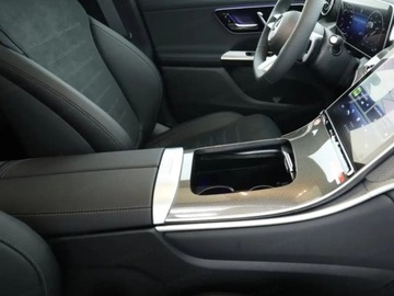 Mercedes GLC C254/X254 2025 GLC Coupe 200 d 4-Matic AMG Line 2.0 (163KM) 2025, zdjęcie 10