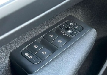 Volvo XC40 Crossover Facelifting 2.0 B4 197KM 2022 Volvo XC 40 B4 Core R-Design Pack, Tempomat, Kamera, HK, Podgrzewane fotel, zdjęcie 18