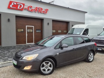 Opel Astra J Sports Tourer 1.4 Turbo ECOTEC 140KM 2012 Opel Astra Sliczna 1.4 b Ful Opcja Bezwypadkowa Zarejestrowana Gwarancja