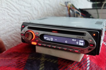 SONY-CDX-GT200- X-plod-ФУНКЦИОНАЛЬНЫЙ