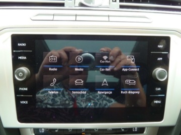 Volkswagen Passat B8 Variant 2.0 TDI BlueMotion SCR 150KM 2018 Volkswagen Passat NAWIGACJA PLHIGHLINE DSG-7PANORAMAASYSTENT PARKOWANIASKO, zdjęcie 21