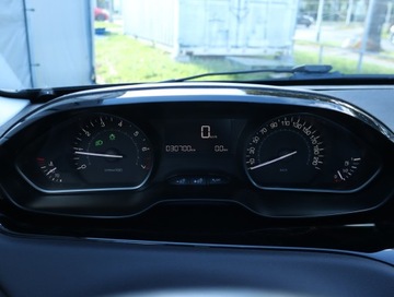 Peugeot 208 I Hatchback 5d Facelifting 1.2 PureTech 82KM 2019 Peugeot 208 1.2 PureTech, Salon Polska, Klima, zdjęcie 10