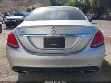 Mercedes Klasa C W205 2017 Mercedes-Benz Klasa C 2017 MERCEDES-BENZ C 300 LUXURYSPORT 2.0 Benzyna, zdjęcie 4