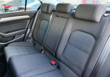 Volkswagen Passat B8 Variant Facelifting 1.5 TSI EVO 150KM 2022 Volkswagen Passat Reflektory LED FrontLane Assist ACC Salon PL FVAT23, zdjęcie 25