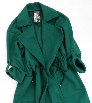 Włoski płaszcz NARZUTKA flauszowy zielony troczki
