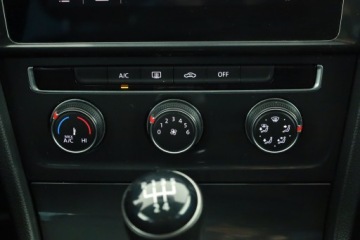 Volkswagen Golf VII Variant Facelifting 1.6 TDI-CR DPF BMT 115KM 2018 VW Golf 1.6 TDI, Salon Polska, Klima, Parktronic, zdjęcie 8