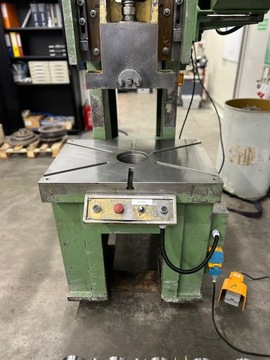 ЭКСЦЕНТРИЧЕСКИЙ ПРЕСС COTELLI P 60 FVL