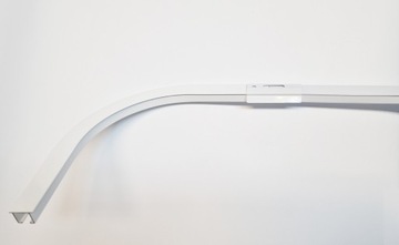 Угол через дугу карниза из белого алюминиевого рельса
