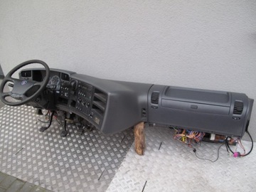 КОКПИТ ПРИБОРНАЯ ПАНЕЛЬ SCANIA R СТАРОГО ТИПА