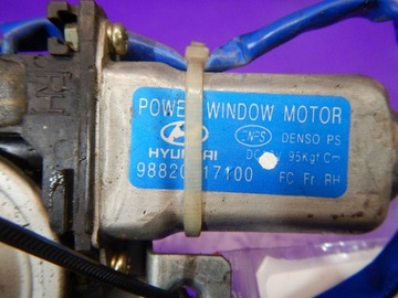 HYUNDAI MATRIX 01-05 ZVEDÁK OKNO PŘEDNÍ PRAVÝ 98820-17100 2 PIN