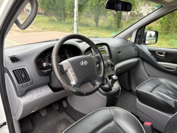Hyundai H1 II Wagon 2.5 CRDi 170KM 2011 HYUNDAI H1 8-OSÓB KLIMA PARKTRONIC HAK SKÓRY GRZANE FOTELE WEBASTO, zdjęcie 10