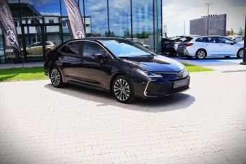 Toyota Corolla XII Sedan Facelifting 1.8 Hybrid 140KM 2023 Toyota Corolla Corolla 1.8 Hybrid StyleGwarancjaSalon Polska drugi komplet