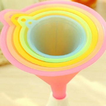 ПЛАСТИКОВЫЕ ВОРОНКИ 5 МАЛЕНЬКИХ ВОРОНОК ШТ.