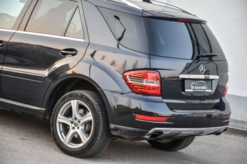 Mercedes Klasa M W164 Off-roader Facelifting 3.0 V6 (300 CDI BlueEFFICIENCY) 204KM 2011 Mercedes-Benz ML MERCEDES ML 300 CDI 4-MATIC GRAND-EDITION Xenon Skory Gwa, zdjęcie 10