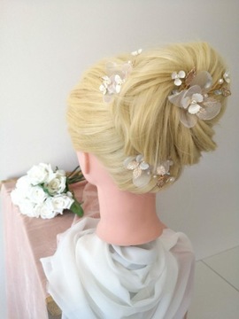 Декоративная булавка в виде цветка