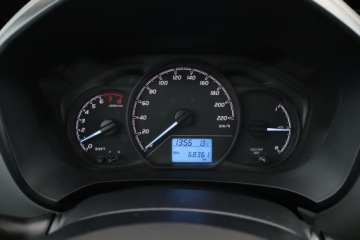 Toyota Yaris III Hatchback 5d Facelifting 2017 1.0 VVT-i 72KM 2019 Toyota Yaris 1.0 VVT-i, Salon Polska, Serwis ASO, zdjęcie 10