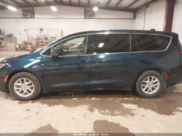 Chrysler Pacifica II 2023 Chrysler Pacifica Touring L 2023 3.6l 3.6 Benzyna 287KM, zdjęcie 2