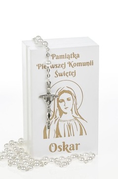 RÓŻANIEC I DREWNIANE PUDEŁKO Z GRAWEREM KOMUNIA B