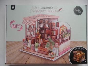 DIY Crafts&co Zrób to sam Mini domek biblioteczka drewniana 3D LED Light