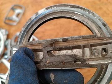 ZNAK ZNAKY NÁRAZNÍKU PŘEDNÍ LOGO 62890CD000 NISSAN 350Z 370Z