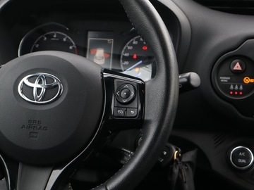 Toyota Yaris III Hatchback 5d Facelifting 2017 1.5 Dual VVT-iE 111KM 2019 Toyota Yaris 1.5 Dual VVT-i, Salon Polska, Klima, zdjęcie 19