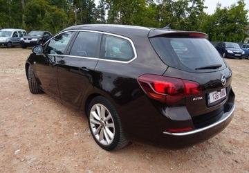 Opel Astra J Sports Tourer Facelifting 1.7 CDTI ECOTEC 110KM 2013 Opel Astra 1.7d-klimatron-duze radio-alu-0placony 1.7 Diesel 110KM, zdjęcie 15