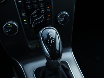 Volvo V40 II Cross Country 2.0 T4 180KM 2013 Volvo V40 Cross Country 2.0 T4 AWD, Salon Polska, zdjęcie 12